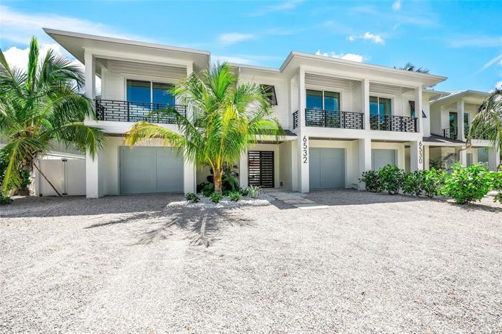 Image No.2-4 Bed Property for sale