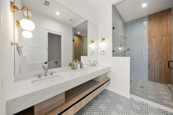 Image No.25-4 Bed Property for sale