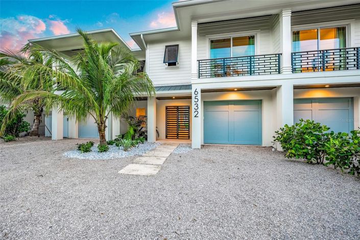 Image No.4-4 Bed Property for sale