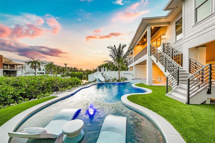 Image No.56-4 Bed Property for sale