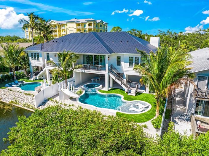 Image No.6-4 Bed Property for sale