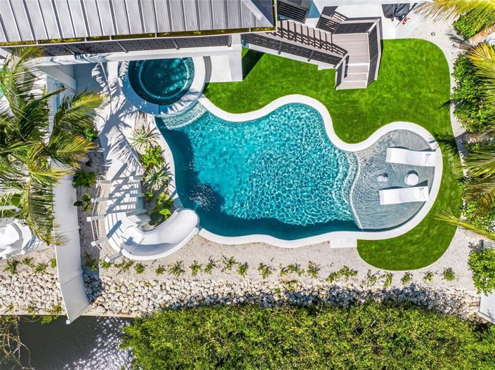 Image No.7-4 Bed Property for sale