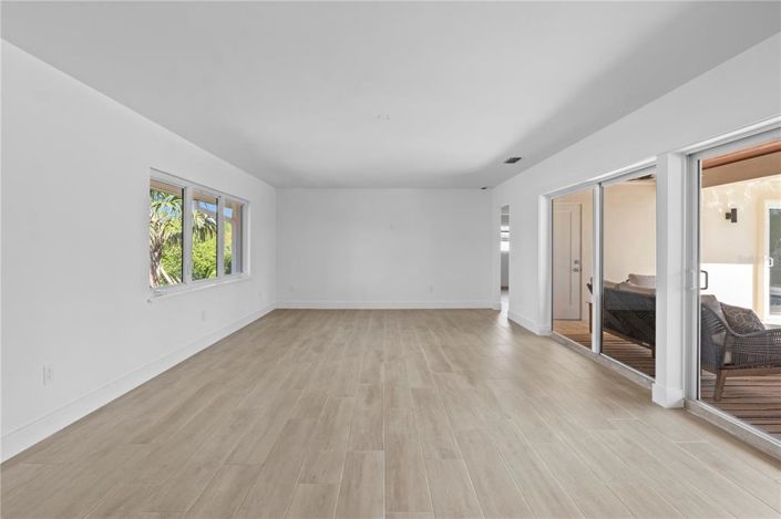 Image No.15-3 Bed Property for sale