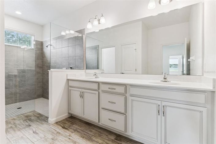 Image No.16-4 Bed Property for sale