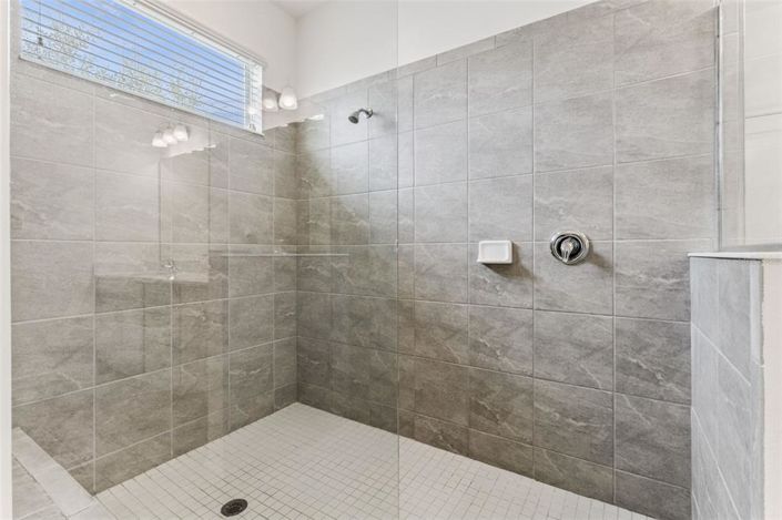 Image No.17-4 Bed Property for sale