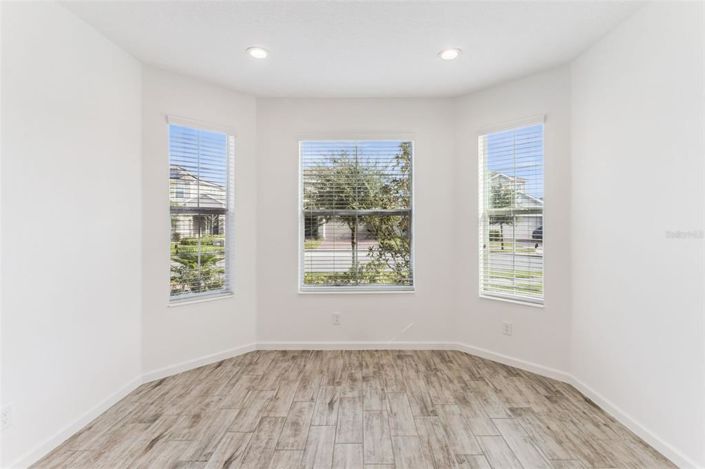 Image No.4-4 Bed Property for sale