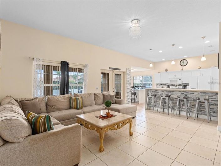 Image No.8-5 Bed Property for sale