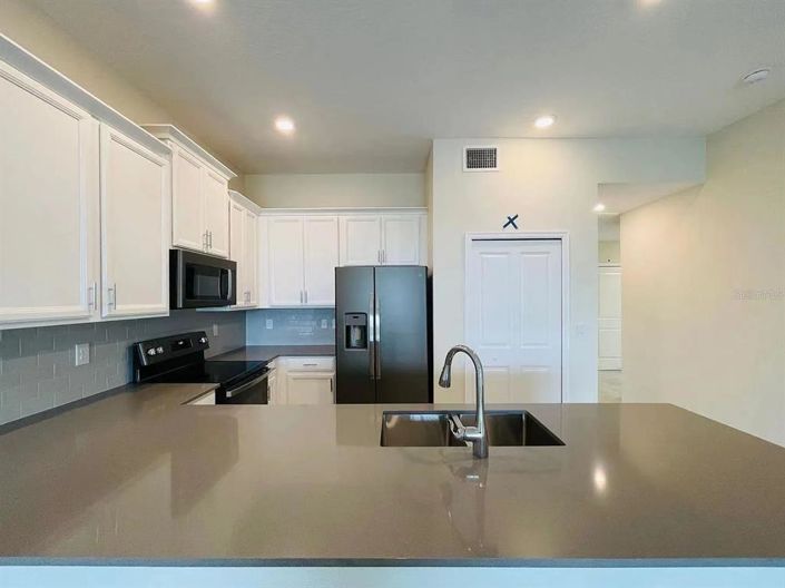 Image No.10-3 Bed Townhouse for sale