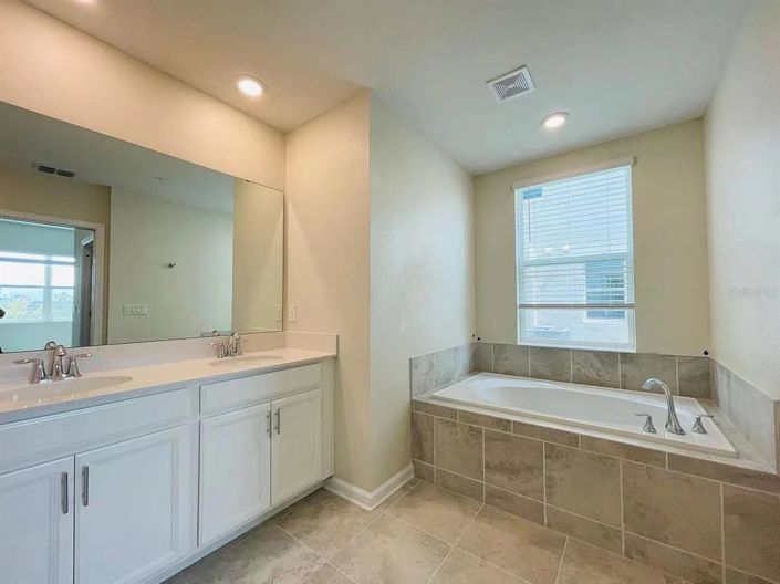 Image No.16-3 Bed Townhouse for sale