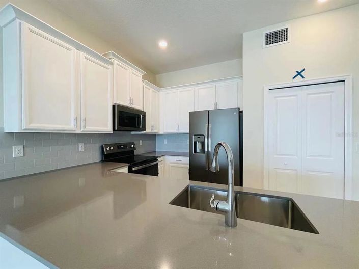 Image No.9-3 Bed Townhouse for sale