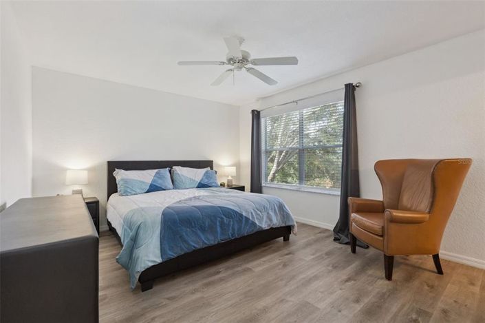 Image No.12-4 Bed Townhouse for sale