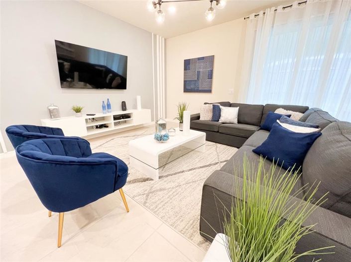 Image No.4-10 Bed Property for sale