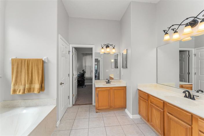 Image No.4-4 Bed Property for sale