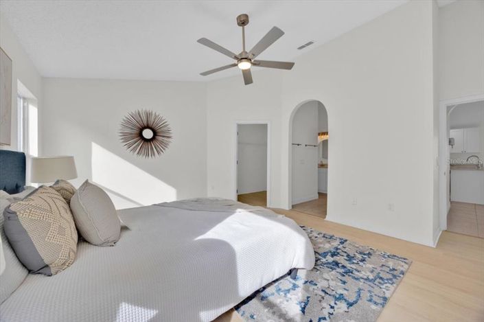 Image No.19-4 Bed Property for sale