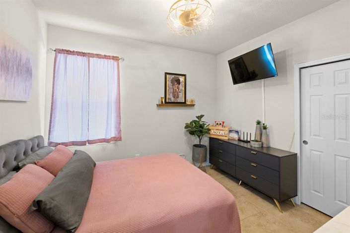 Image No.14-3 Bed Property for sale