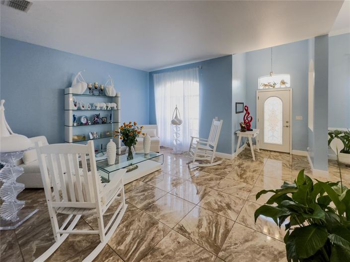 Image No.2-4 Bed Property for sale