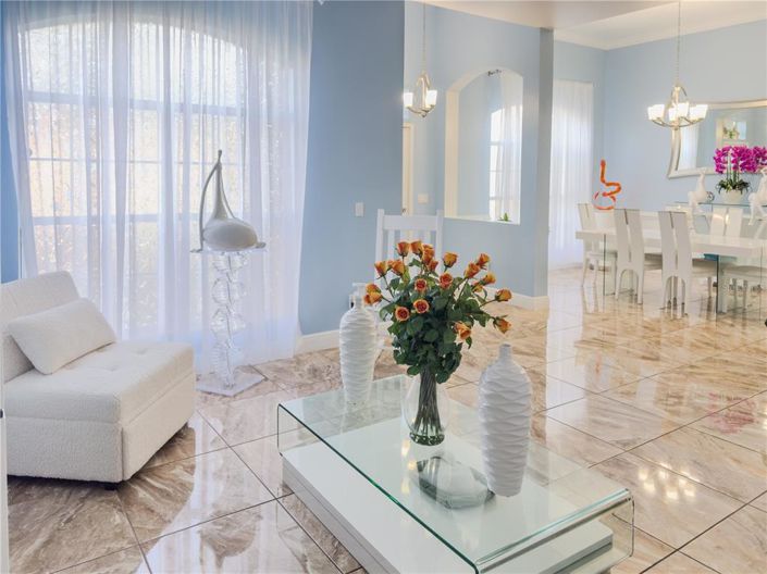 Image No.4-4 Bed Property for sale