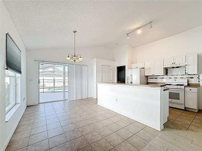 Image No.10-3 Bed Property for sale