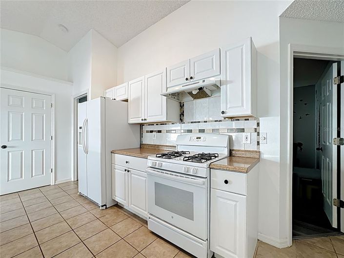 Image No.12-3 Bed Property for sale