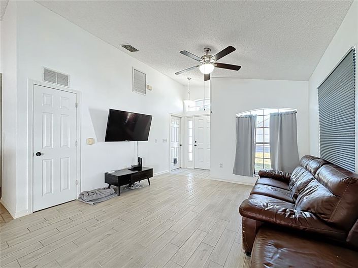 Image No.6-3 Bed Property for sale