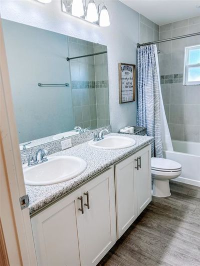 Image No.14-3 Bed Property for sale