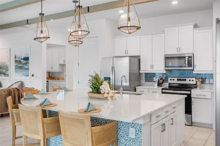 Image No.17-9 Bed Property for sale