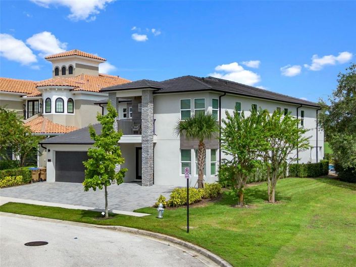 Image No.2-9 Bed Property for sale