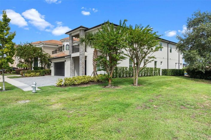 Image No.5-9 Bed Property for sale