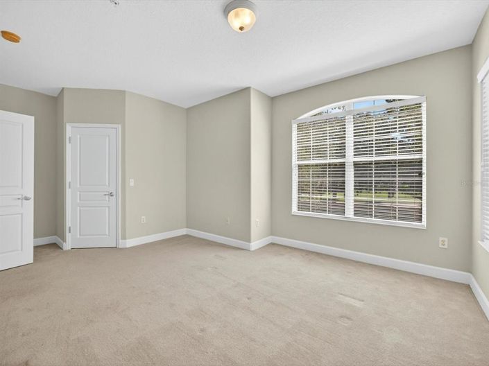 Image No.31-3 Bed Townhouse for sale