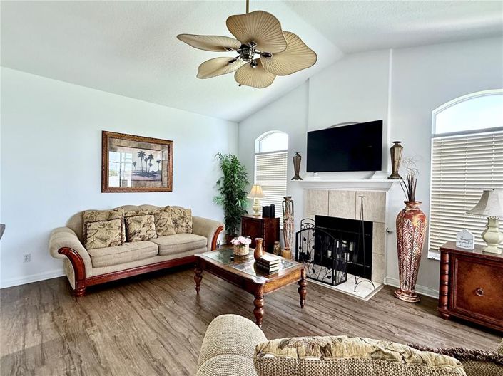 Image No.27-5 Bed Property for sale