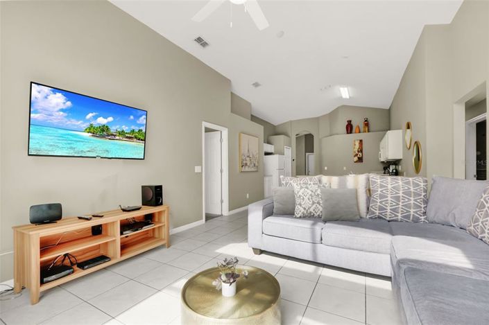 Image No.14-5 Bed Property for sale