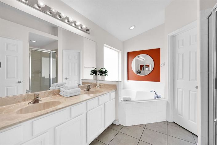 Image No.17-5 Bed Property for sale