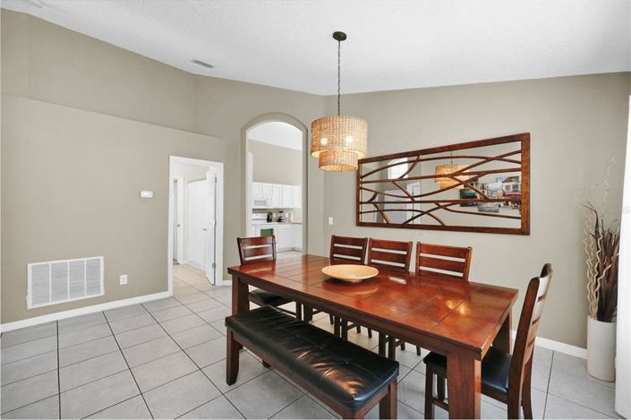 Image No.5-5 Bed Property for sale