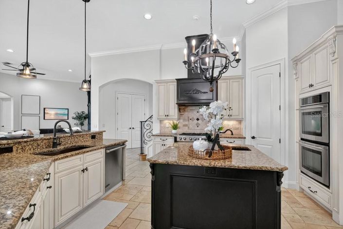 Image No.11-5 Bed Property for sale