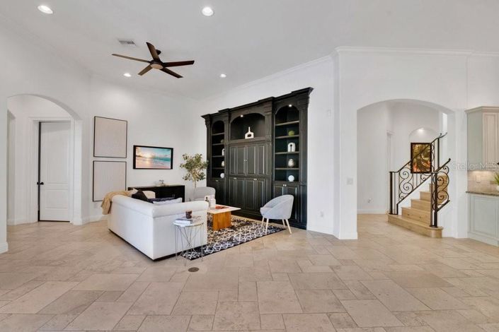 Image No.15-5 Bed Property for sale