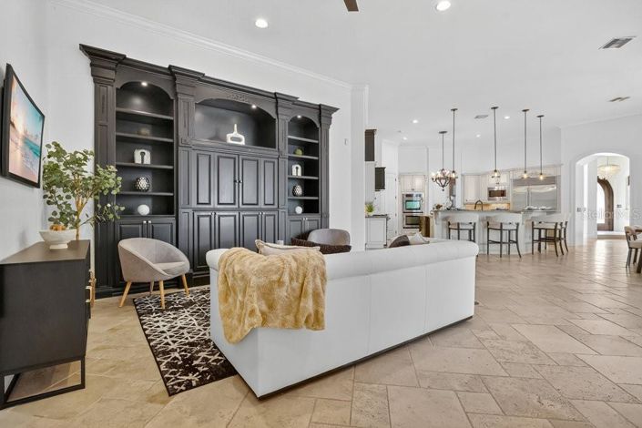 Image No.16-5 Bed Property for sale