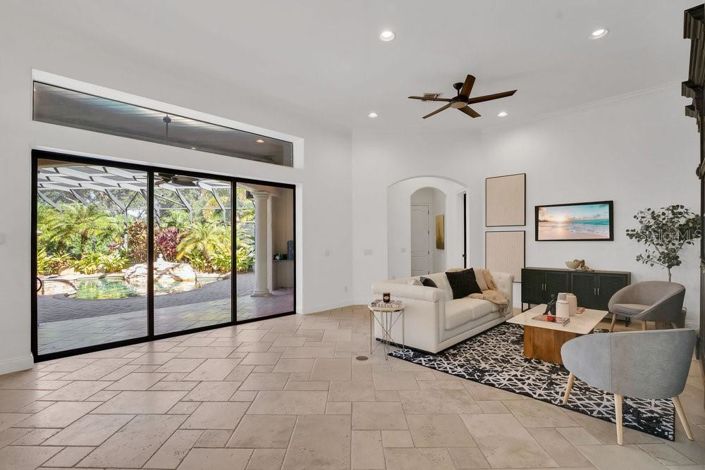 Image No.17-5 Bed Property for sale