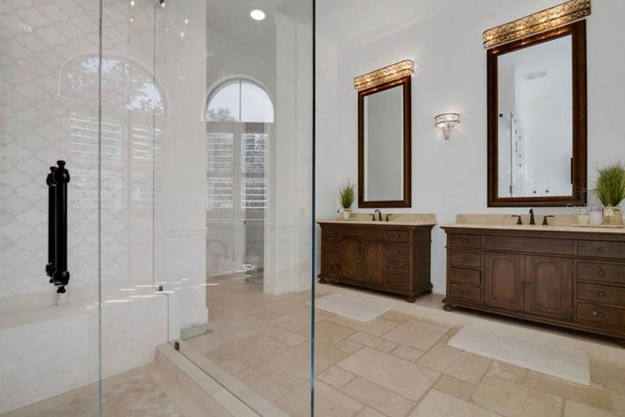 Image No.22-5 Bed Property for sale