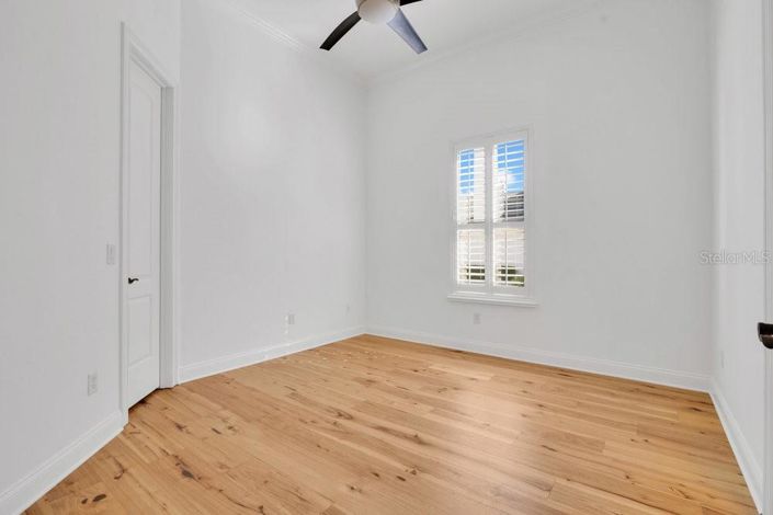 Image No.28-5 Bed Property for sale