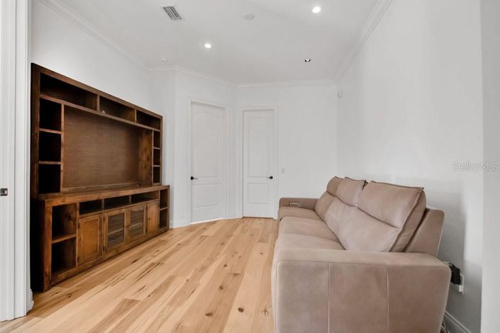 Image No.36-5 Bed Property for sale