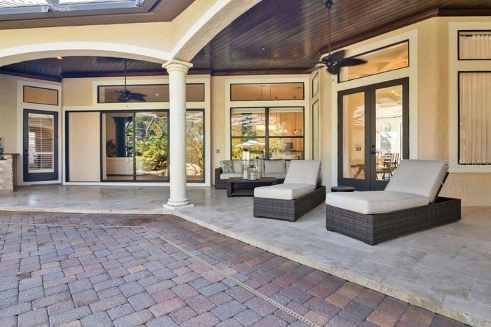 Image No.46-5 Bed Property for sale