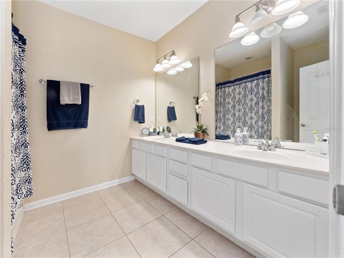 Image No.19-3 Bed Property for sale