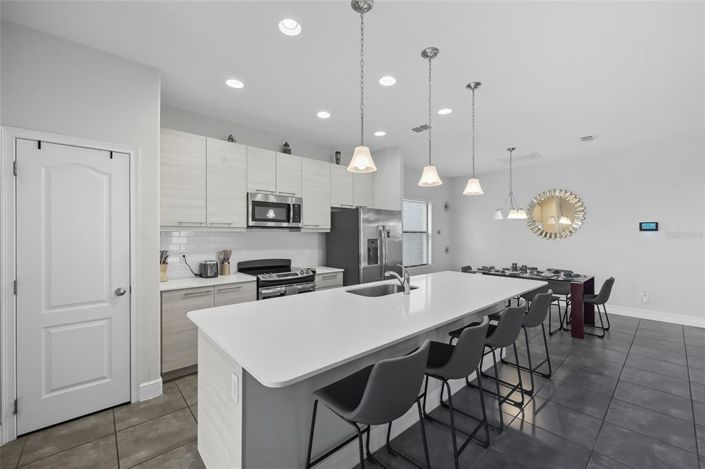 Image No.27-4 Bed Property for sale