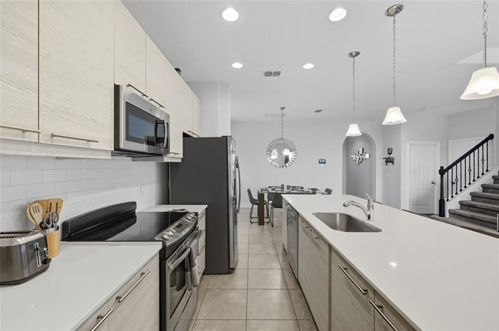 Image No.28-4 Bed Property for sale