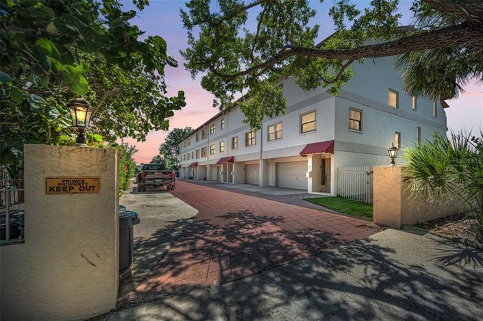 Image No.5-3 Bed Property for sale