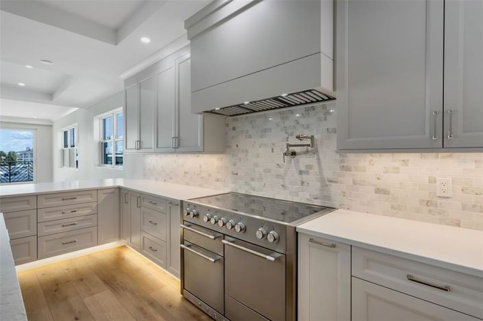 Image No.10-4 Bed Property for sale