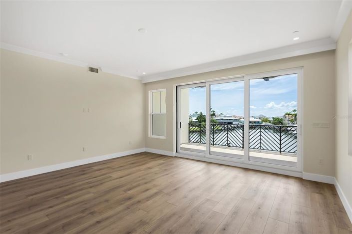 Image No.17-4 Bed Property for sale