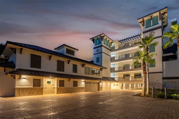 Image No.2-4 Bed Property for sale