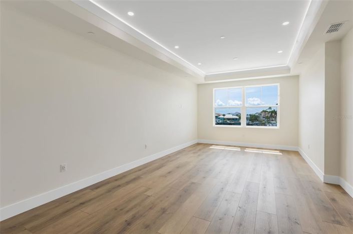 Image No.20-4 Bed Property for sale