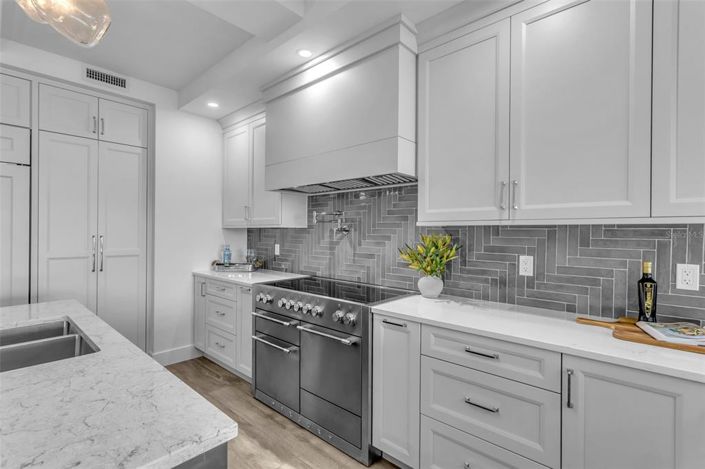 Image No.12-4 Bed Property for sale